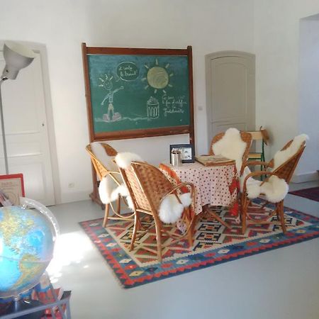 La Bonne Ecole Bed and Breakfast Les Landes-Genusson Exteriör bild