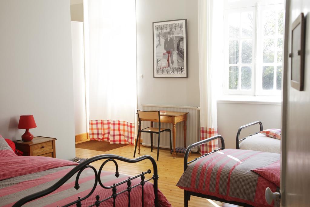 La Bonne Ecole Bed and Breakfast Les Landes-Genusson Rum bild