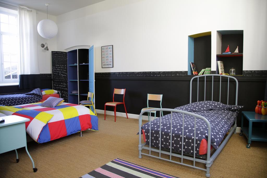 La Bonne Ecole Bed and Breakfast Les Landes-Genusson Rum bild