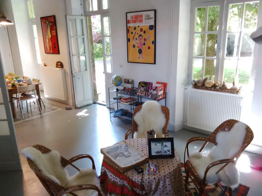 La Bonne Ecole Bed and Breakfast Les Landes-Genusson Exteriör bild