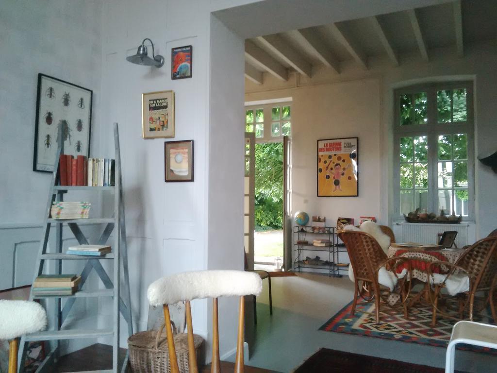 La Bonne Ecole Bed and Breakfast Les Landes-Genusson Exteriör bild