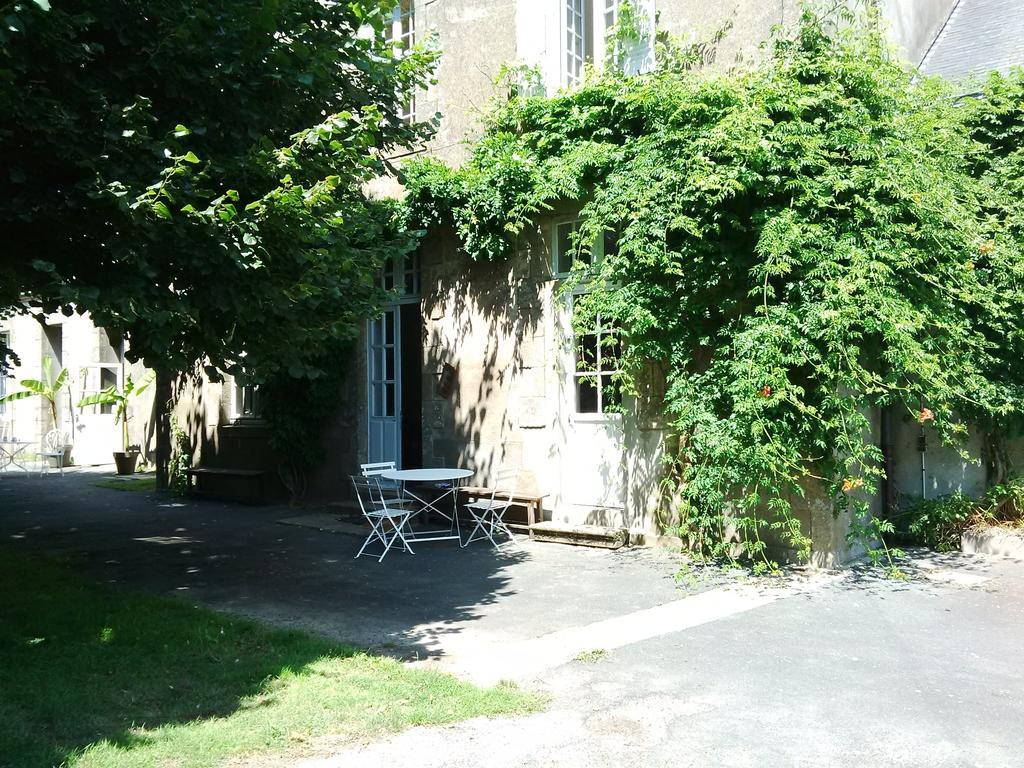 La Bonne Ecole Bed and Breakfast Les Landes-Genusson Exteriör bild