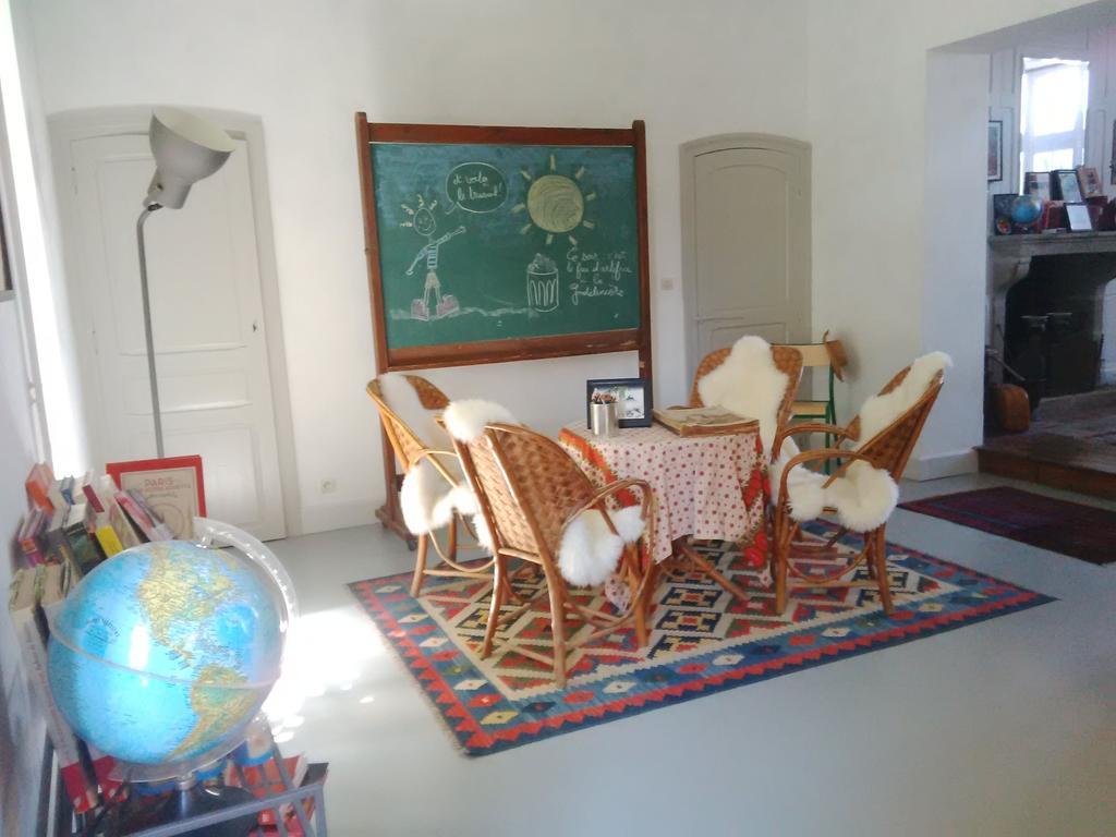 La Bonne Ecole Bed and Breakfast Les Landes-Genusson Exteriör bild